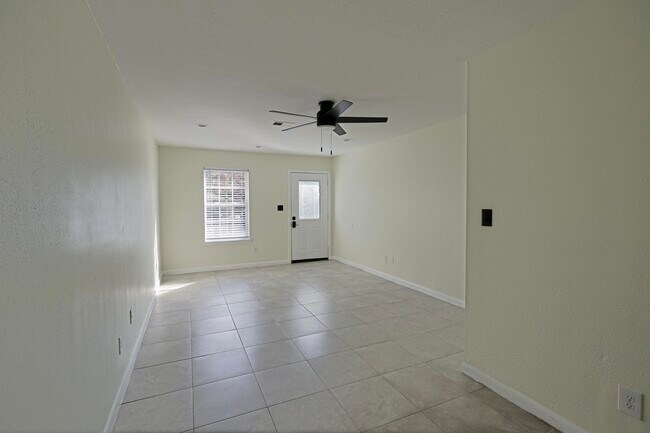 Foto del edificio - 3408 Green Briar Cir