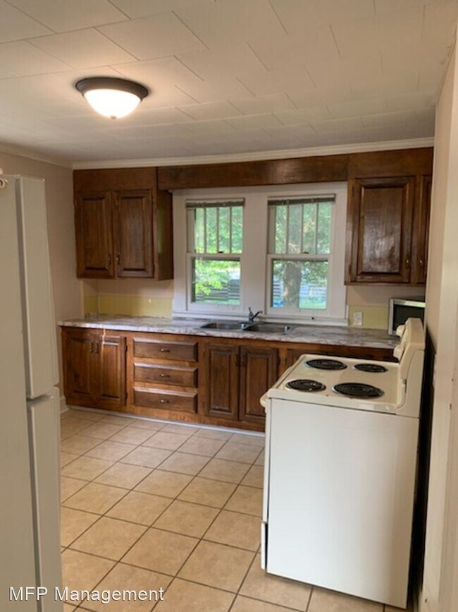 Building Photo - 2 br, 1 bath House - 104 Westview St.