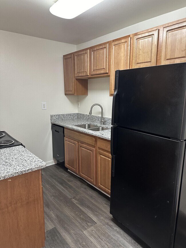 Building Photo - 3518 E Richmond Rd