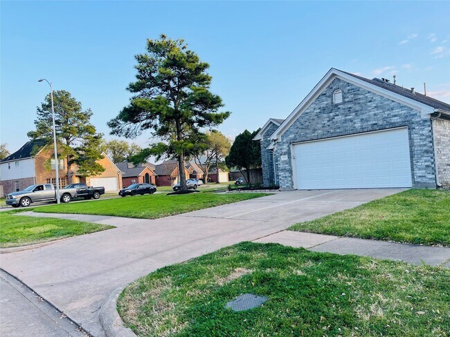 Foto del edificio - 20803 Lavenderwood Dr