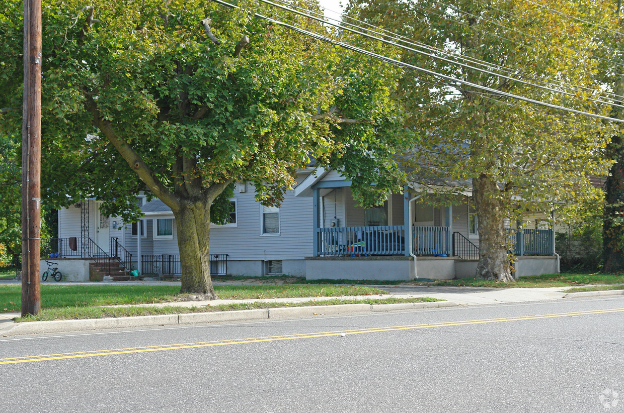 Building Photo - 128 S Main St