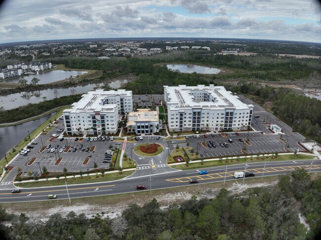 Exterior 3D - Registry on Grass Lake