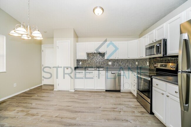 Building Photo - REDUCED! - Now offering $1000 off first fu...