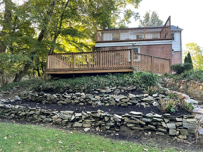 Building Photo - 718 Pine Ridge Rd