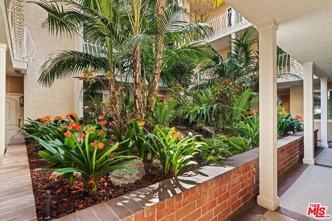 Foto del edificio - 10668 Eastborne Ave
