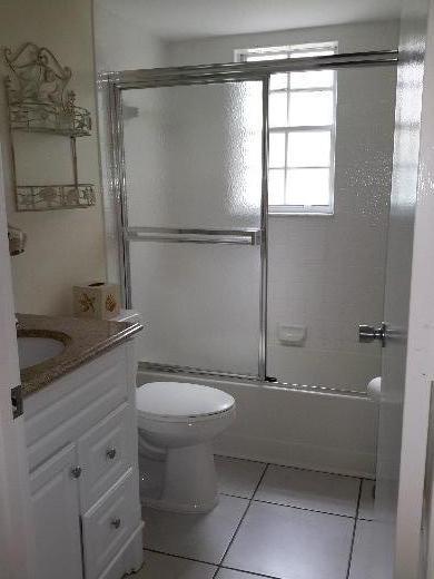 Building Photo - Furnished 2/2 with private patio