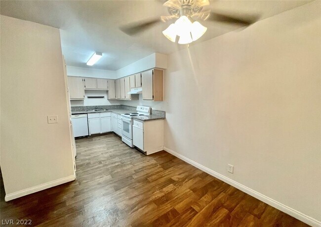 Building Photo - 3151 N Soaring Gulls Dr