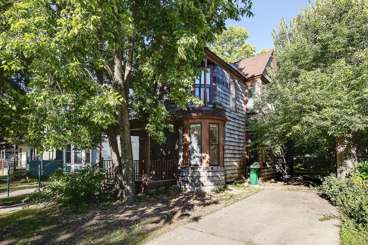 Foto principal - Prime 5 Bedroom in Dinkytown close to the ...