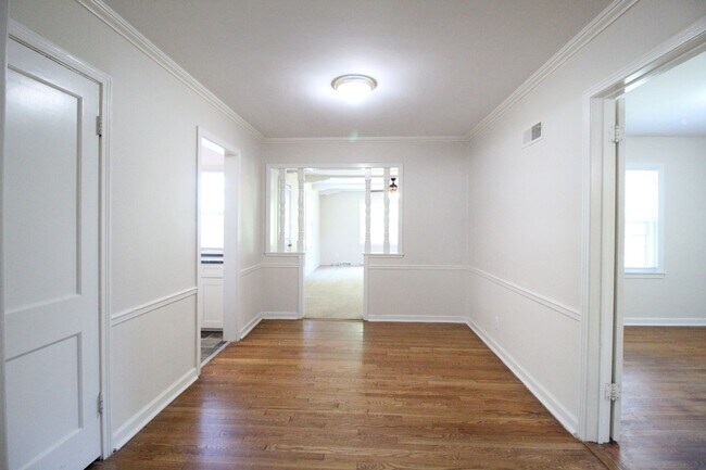 Building Photo - 2 Bedroom 1 Bath Home In Fairway