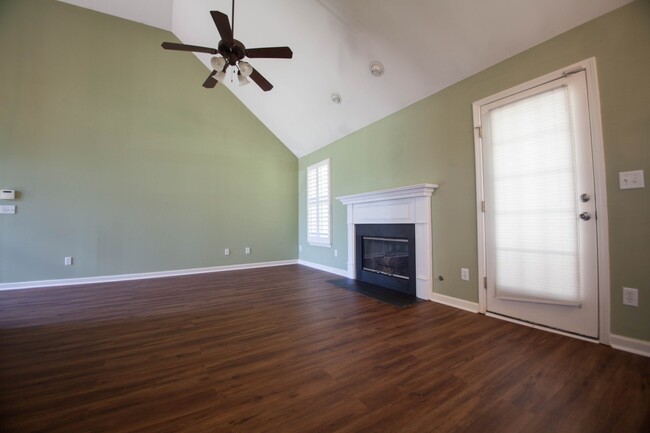 Building Photo - 3711 Ivanora Dr