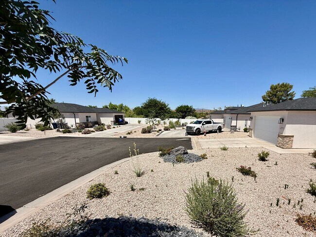 Building Photo - Adorable 3-BR Home In The Heart of Washington