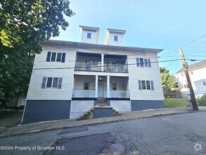 Building Photo - 1019 Bunker Hill St