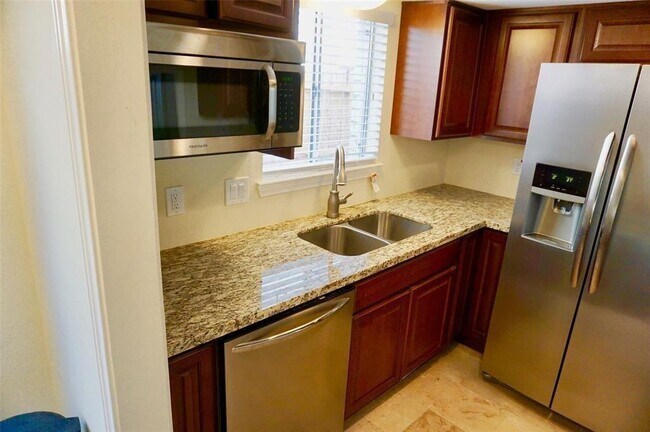 Building Photo - 1805 Stoney Brook Dr