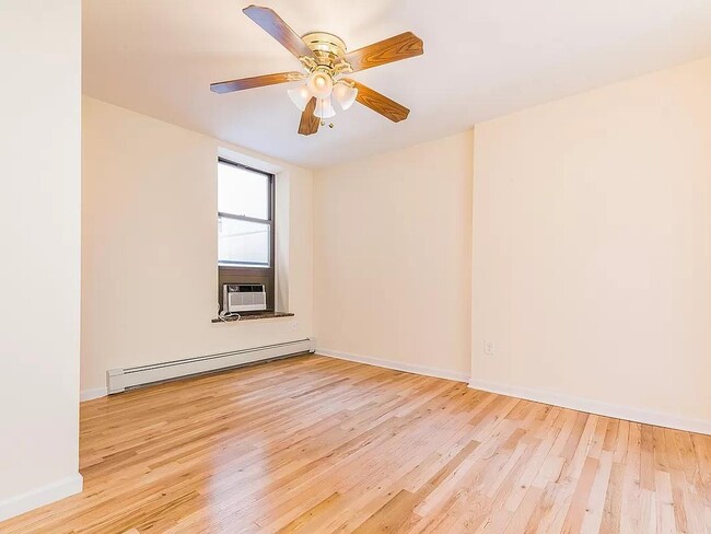 Building Photo - 14-17-17 31st Ave