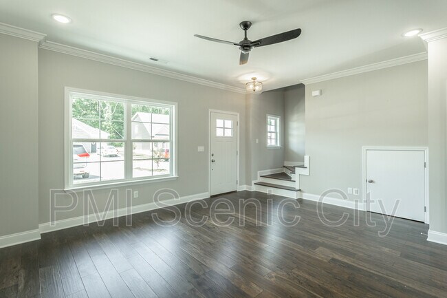 Building Photo - 579 Bellingham Dr NE