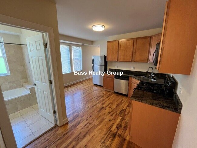 Building Photo - 4600 N Monticello Ave