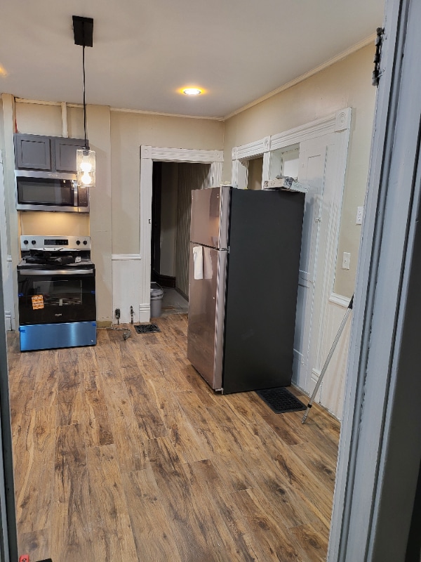 Building Photo - 1405 7th Ave