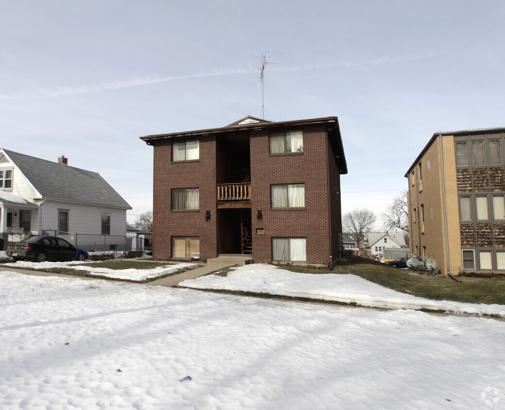Building Photo - 2118 E St