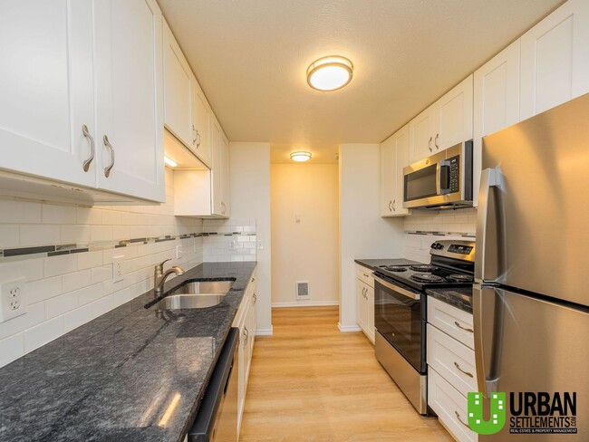 Building Photo - Upriver Dr. 3531-3533 E