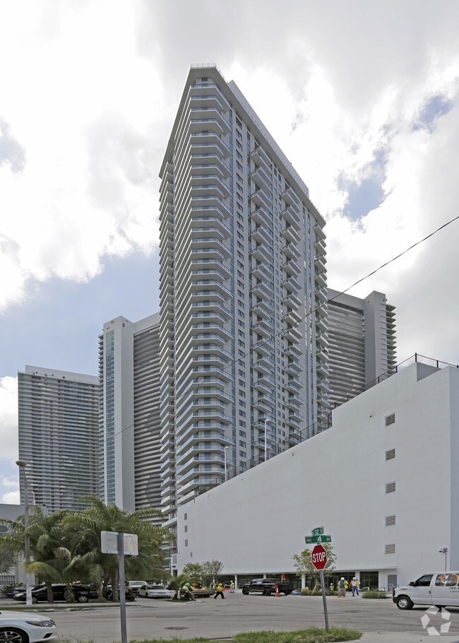 Building Photo - Paraiso Bay