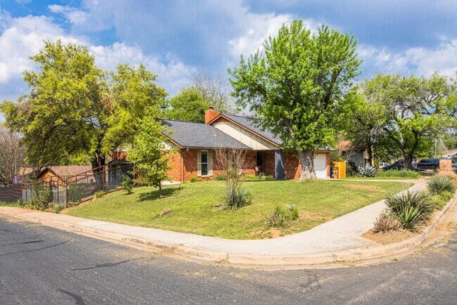 Building Photo - 10100 Faylin Dr