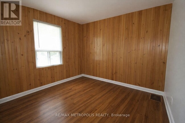 Building Photo - 61 Hart Ave