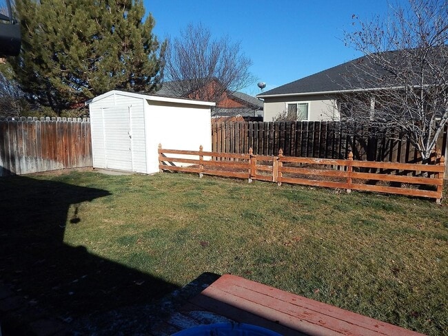 Building Photo - 3 bed 2 bath
