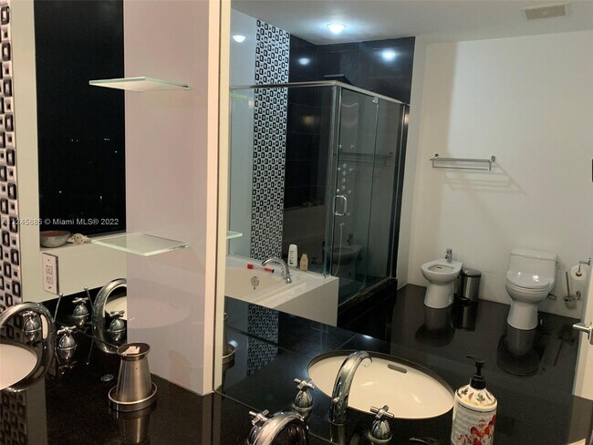 Foto del edificio - 7901 Hispanola Ave