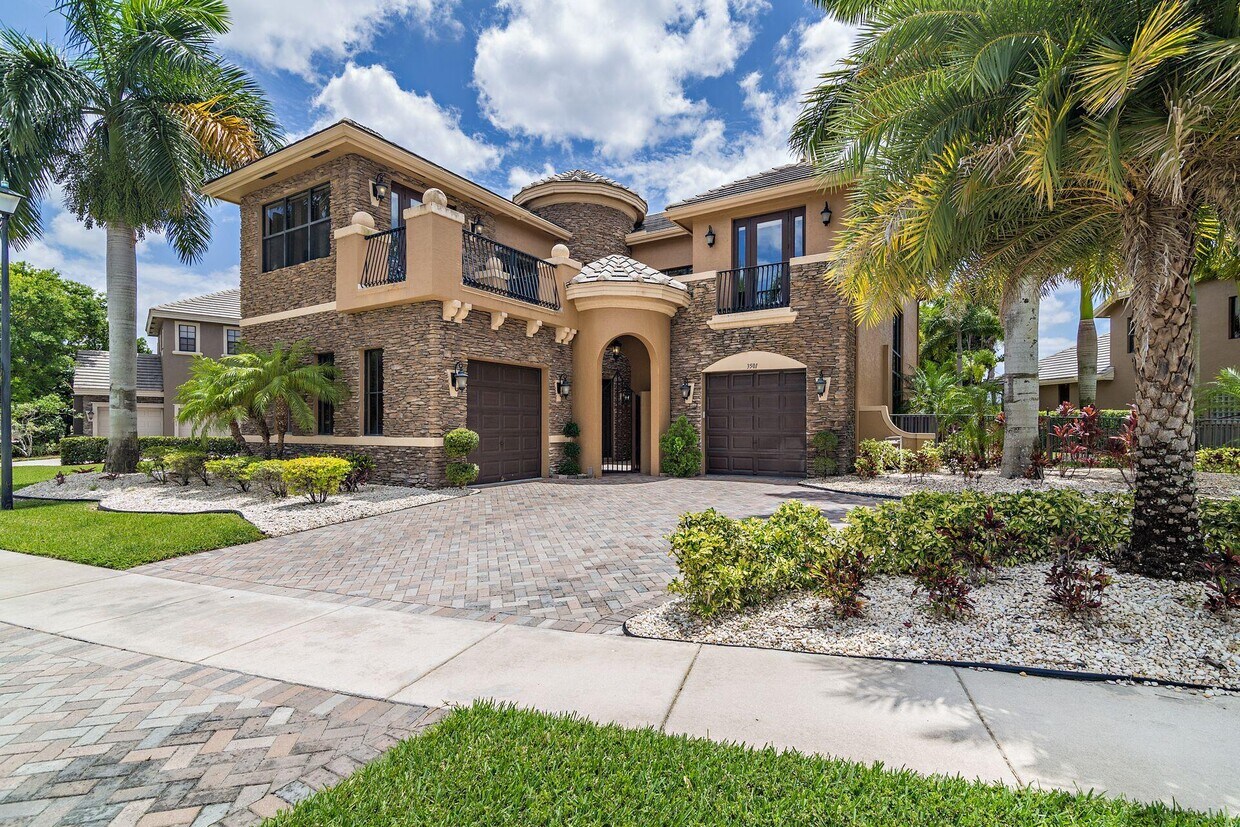 Primary Photo - 3501 Collonade Dr