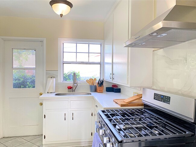 Building Photo - 438 1/2 N Glenwood Pl