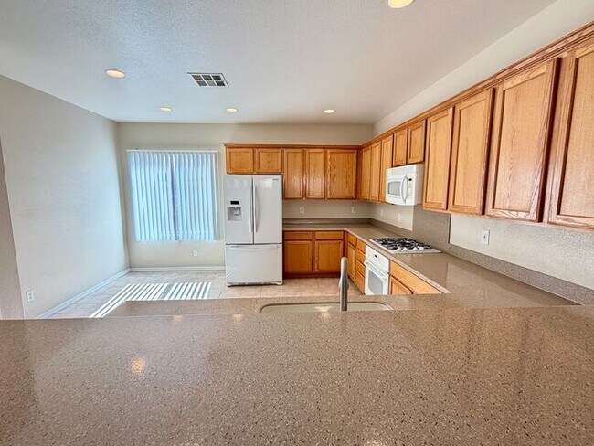 Foto del edificio - Carry Over Showing: This property has been shown before and will be rented to the first most qual...
