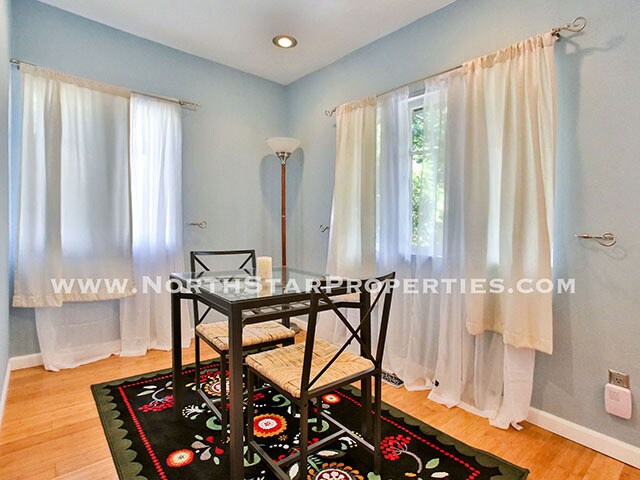 Foto del edificio - CONING SOON: Charming 1925 Bungalow, one o...
