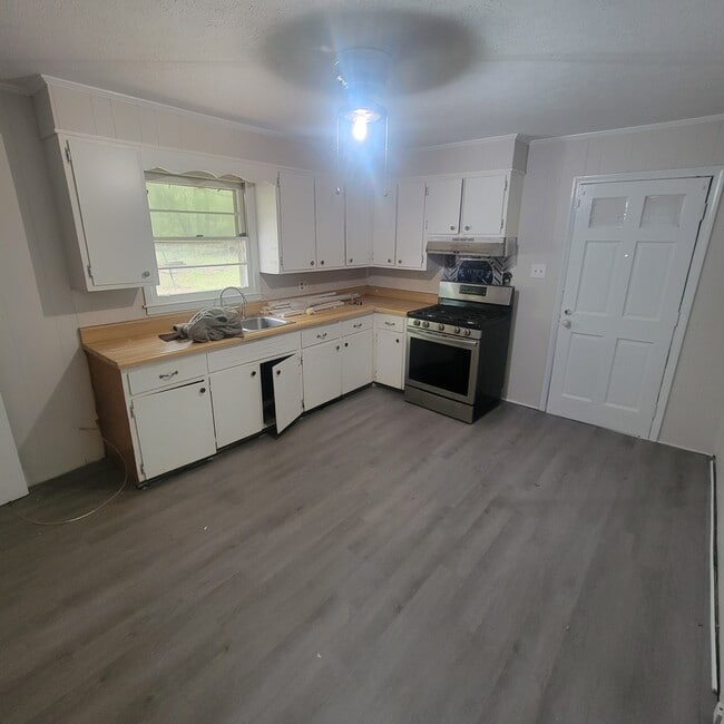 Foto del edificio - 418 Pervie Bolick St