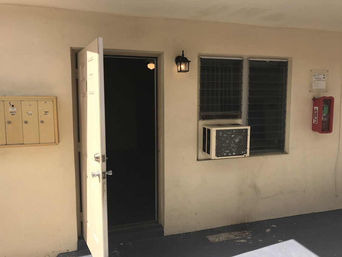 Foto principal - 701 NW 15th Terrace