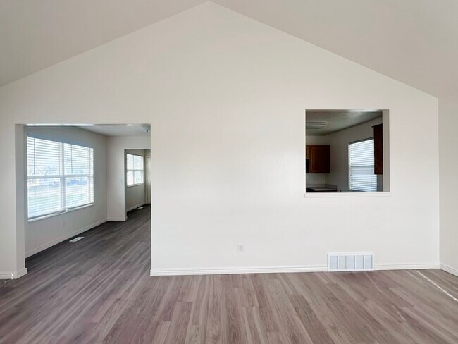 Foto del edificio - 327 N 270 W