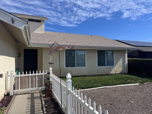 Foto del edificio - 13341 Aldrin Ave