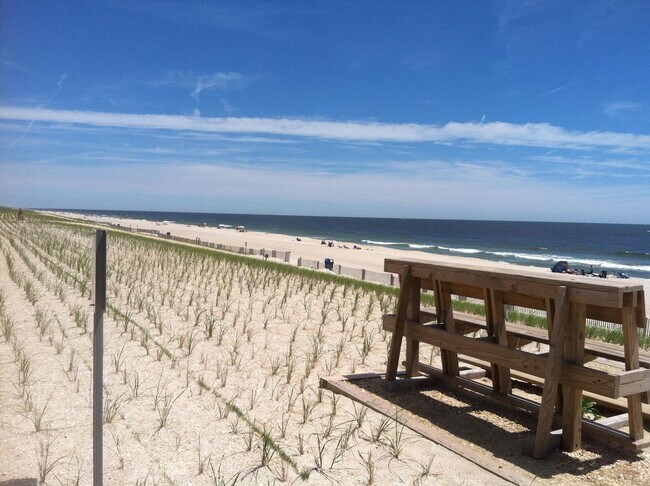 Steps to Beach -LBI Long Beach Township - 116 E Seabreeze Ave