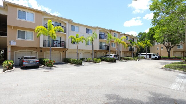 Foto del edificio - 1100 Crestwood Ct S