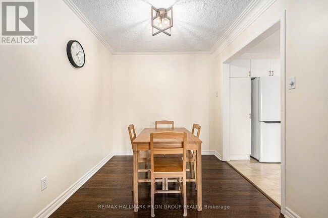 Building Photo - 54 Scrivens St