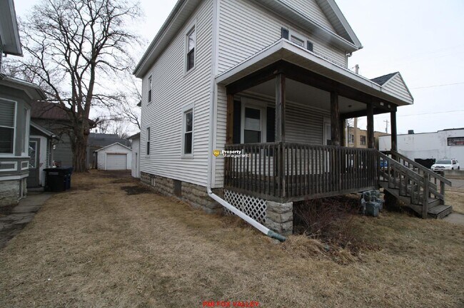 Foto del edificio - Large 3 - Bedroom Duplex in Oshkosh