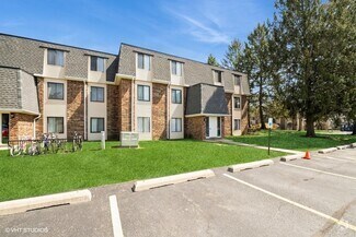 Building Photo - 260 E Court of Shorewood