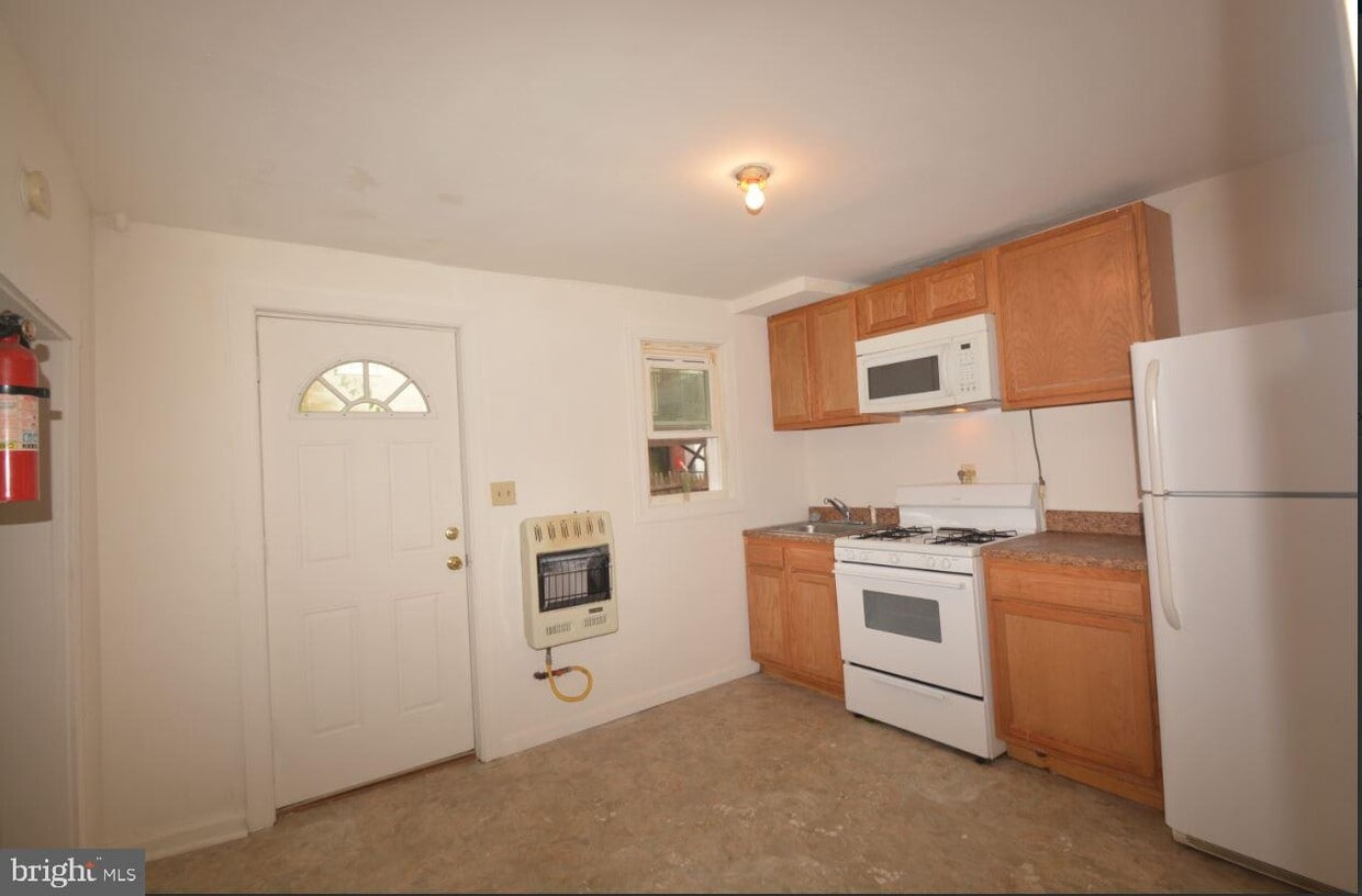 8 S Main St Unit 3, Smyrna, DE 19977 Room for Rent in Smyrna, DE