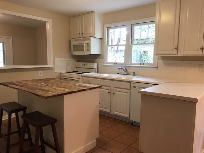 Building Photo - 205 Daly St