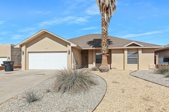 Building Photo - Spacious 4 Bedroom 2 Bath House near Restaurants