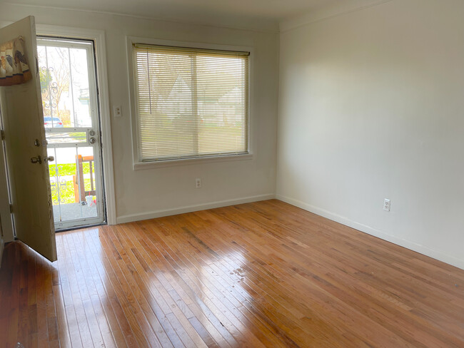 Living room - 26985 Andover St