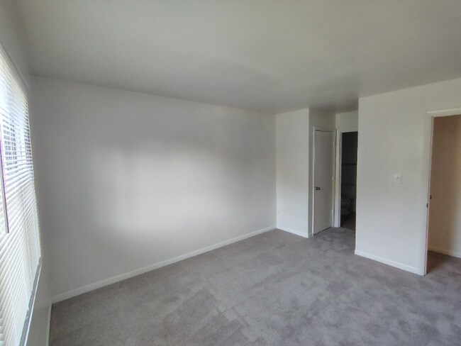 Building Photo - 600 Reusens Rd