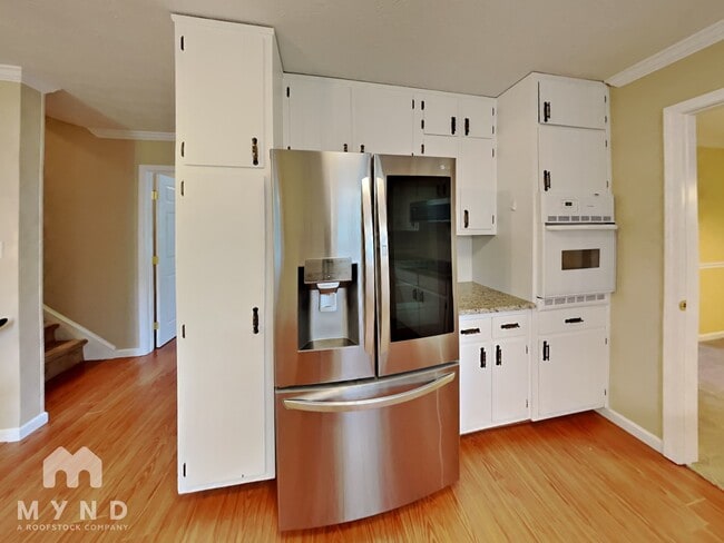 Building Photo - 1645 Brantford Dr