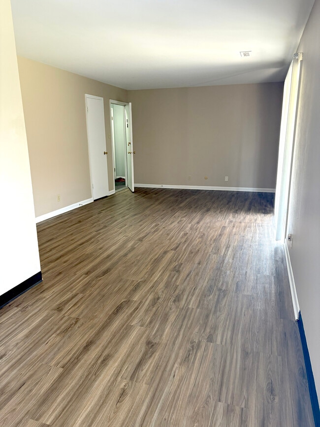 Building Photo - Charleston Square Apartments