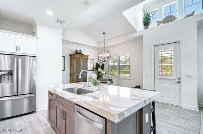 Building Photo - 6984 Saona CT