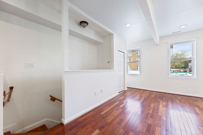 Foto del edificio - 806 Kennedy St NW